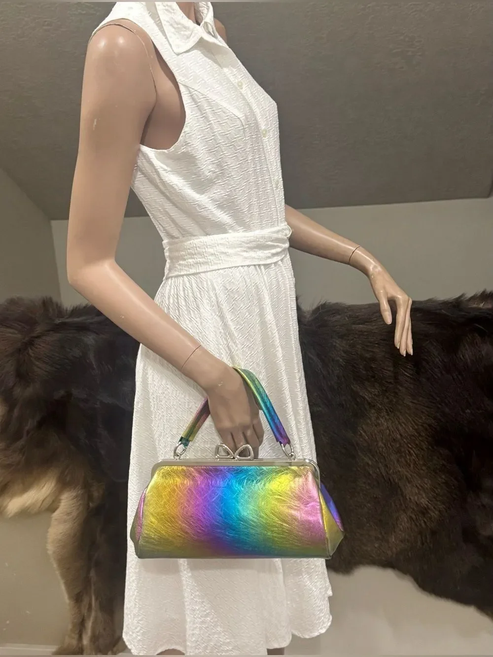 Metallic Iridescent Leather Handmade Bow Shaped Kisslock Frame Baguette Bag